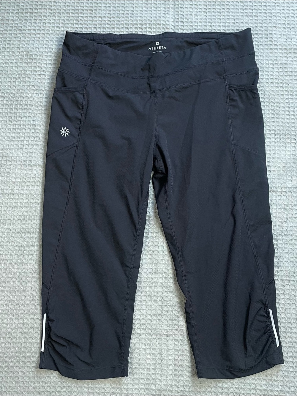 Athleta Dobby Be Free Knicker Capri Pants Medium Womens Black Reflective